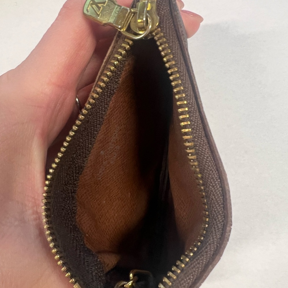 Louis Vuitton Key Pouch - Picture 9 of 10
